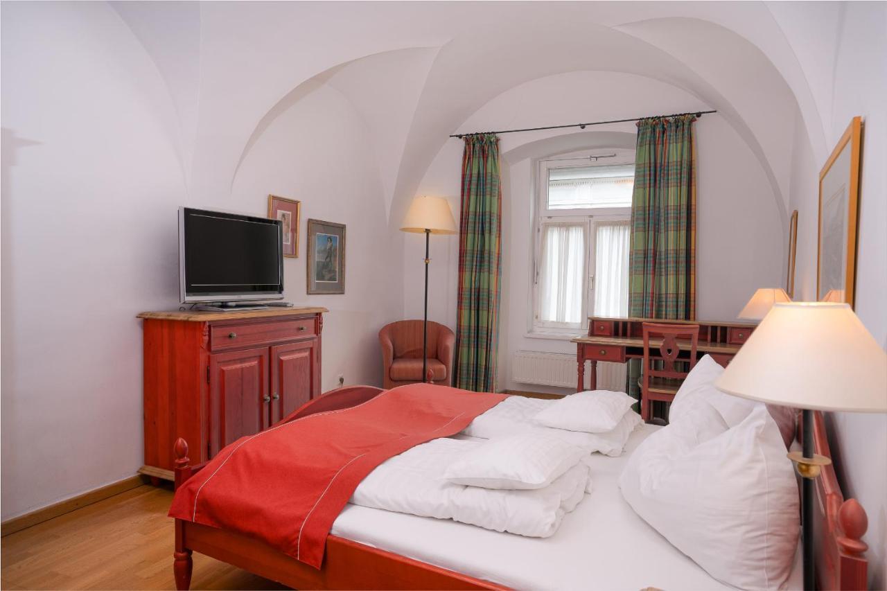 Gasthof Zum Greif Leoben  Bagian luar foto